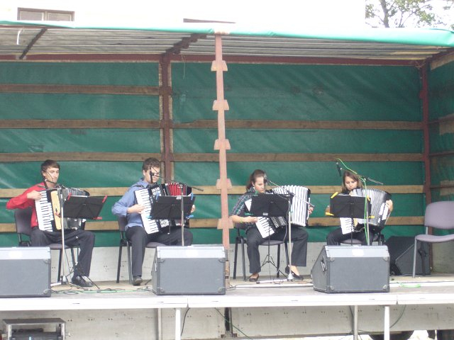 Akordeonový koncert na česnekových slavnostech v Rosicích 21.9.2013