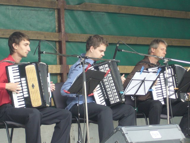 Akordeonový koncert na česnekových slavnostech v Rosicích 21.9.2013