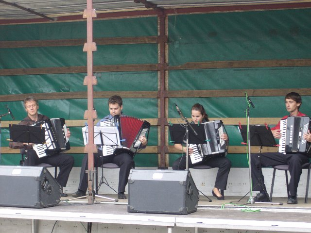 Akordeonový koncert na česnekových slavnostech v Rosicích 21.9.2013