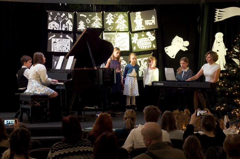Vánoční klavírní besídka žáků pí. uč. Němečkové Rosice 3. 12. 2024 (HO)