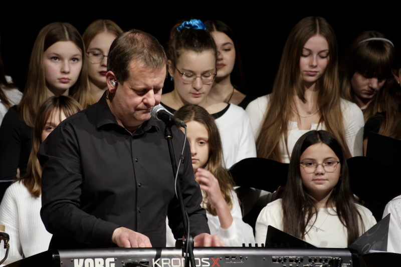Koncert pěveckého sboru Anmaro s Hradišťanem a Jiřím Pavlicou, Rosice KD Cristal 9. 12. 2024 (HO)