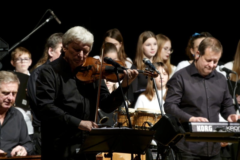 Koncert pěveckého sboru Anmaro s Hradišťanem a Jiřím Pavlicou, Rosice KD Cristal 9. 12. 2024 (HO)