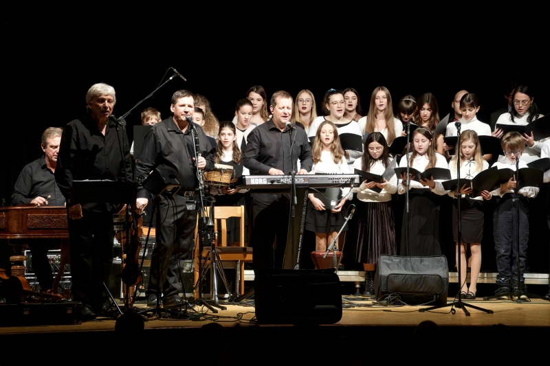 Koncert pěveckého sboru Anmaro s Hradišťanem a Jiřím Pavlicou, Rosice KD Cristal 9. 12. 2024 (HO)
