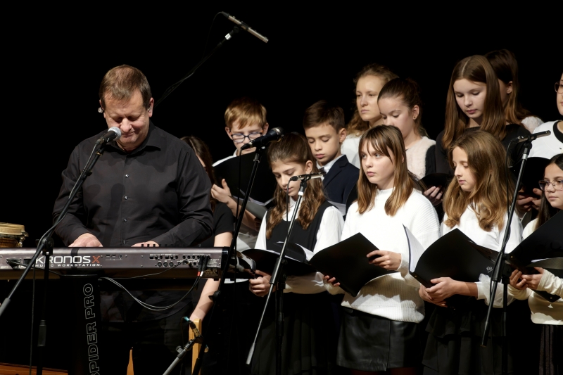 Koncert pěveckého sboru Anmaro s Hradišťanem a Jiřím Pavlicou, Rosice KD Cristal 9. 12. 2024 (HO)