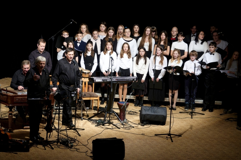 Koncert pěveckého sboru Anmaro s Hradišťanem a Jiřím Pavlicou, Rosice KD Cristal 9. 12. 2024 (HO)