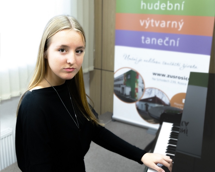 Absolventi školního roku 2025-2026 a jejich tabla (HO, VO, TO)