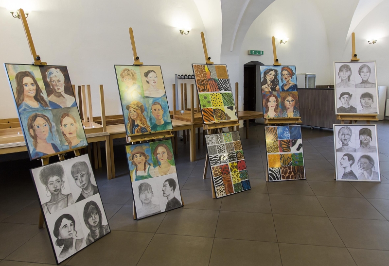 Vernisáž závěrečné výstavy žáků VO Rosice, ZKC Rosice, 13. 5. 2026 (VO, HO)